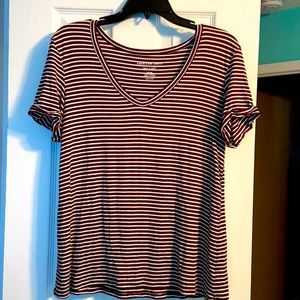 AE Soft & Sexy v-neck - Sz Small